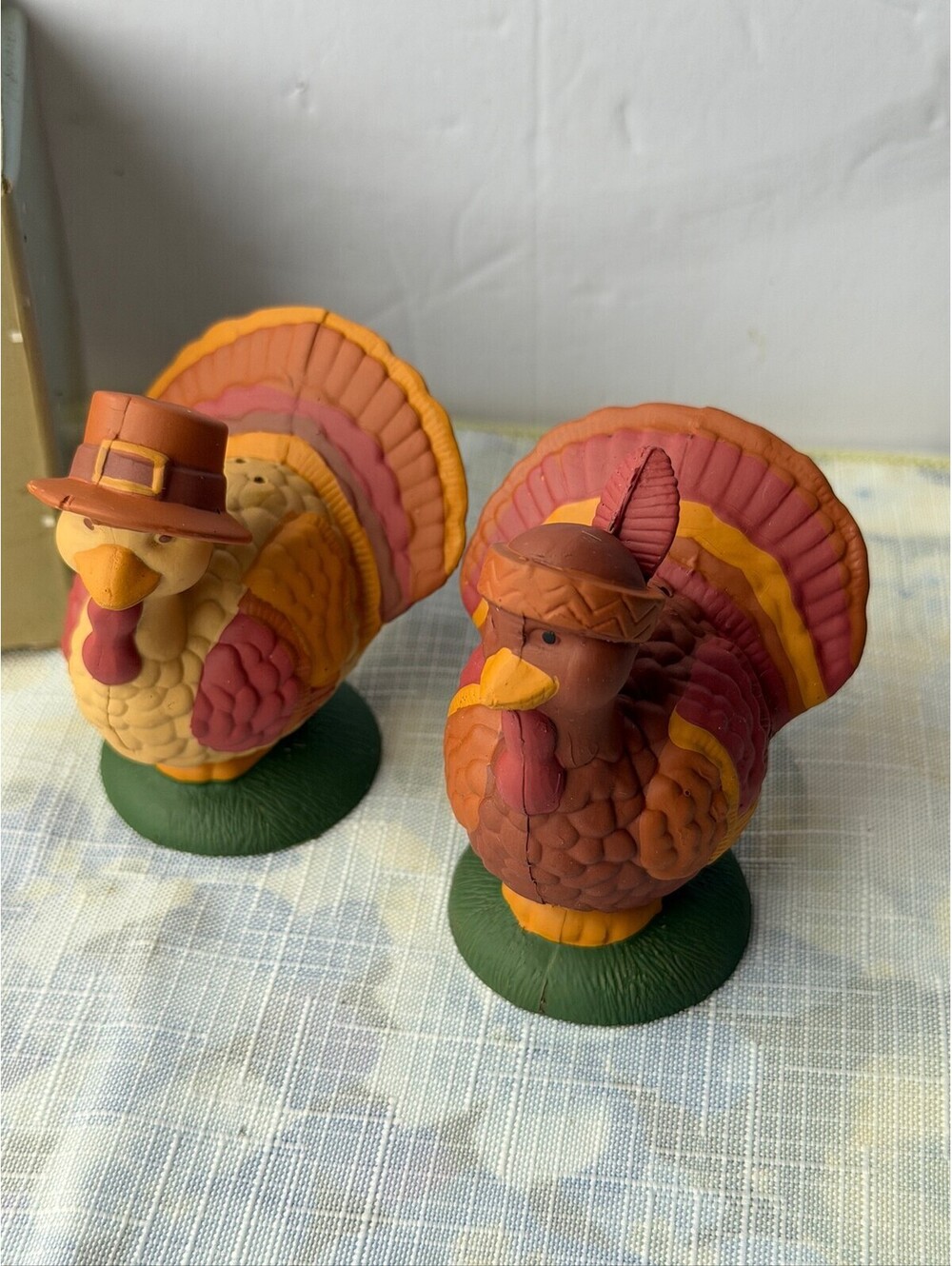 Vintage Avon Turkey Twosome Salt & Pepper Shakers Thanksgiving Decor S-12